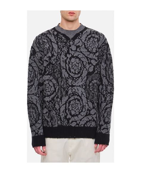 versace knitted sweater.